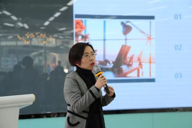 四川省律师协会女律师工作委员会副主任张承凤以《婚恋与养老规划》